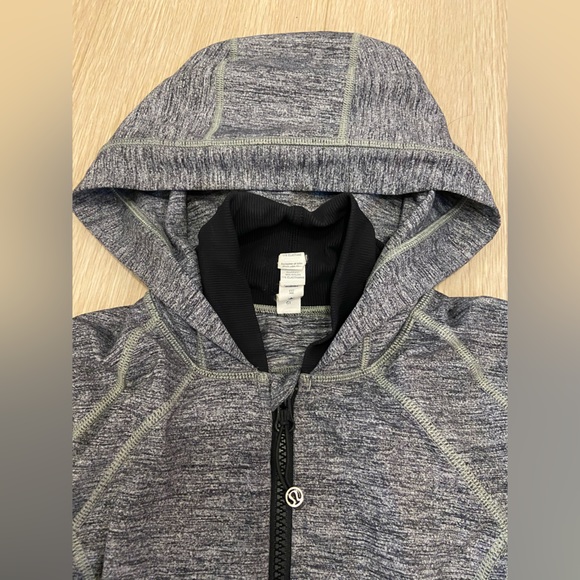 Lululemon zip up sweater - size 4 - Picture 3 of 7